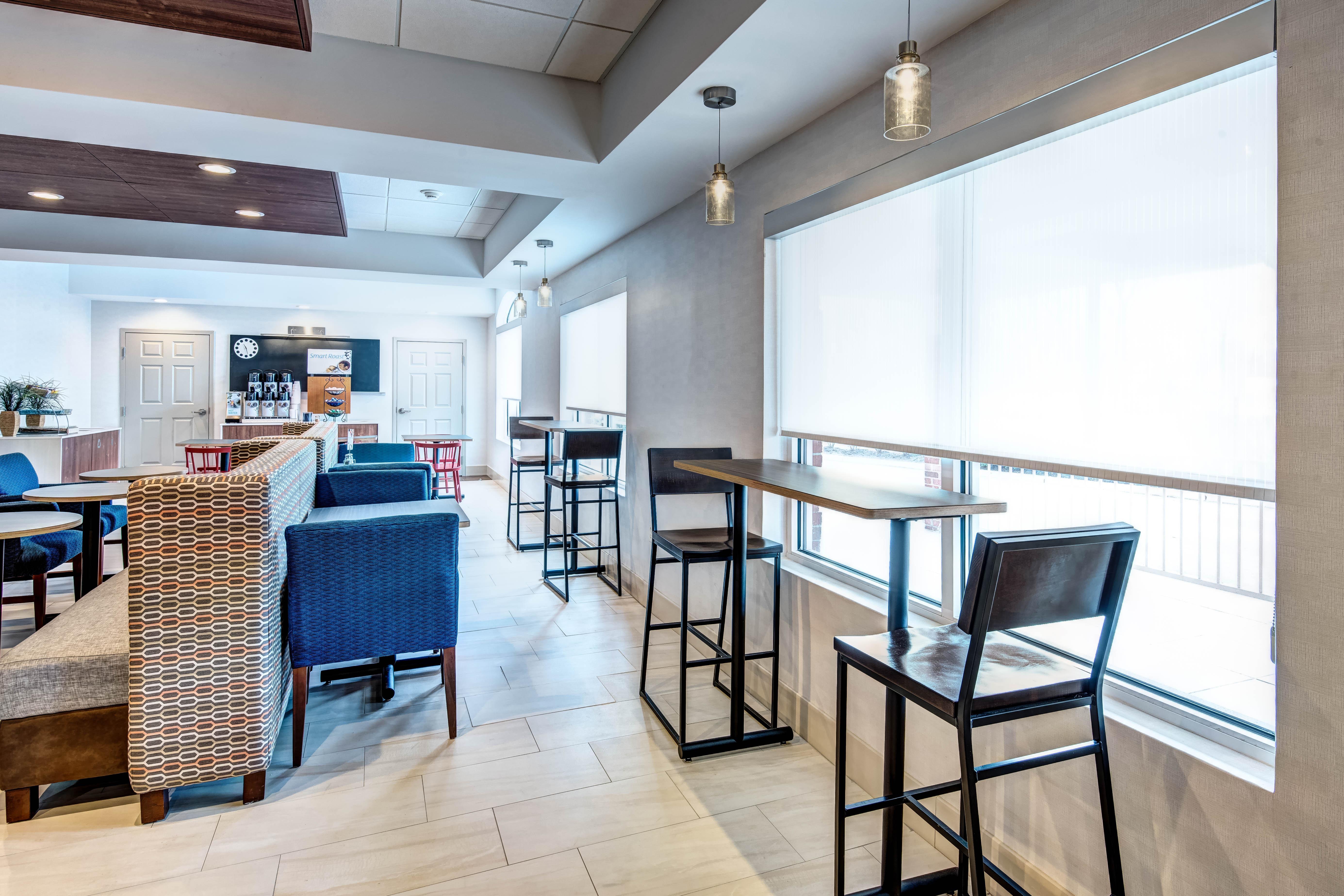 Holiday Inn Express Woodbridge By Ihg Avenel Exterior foto