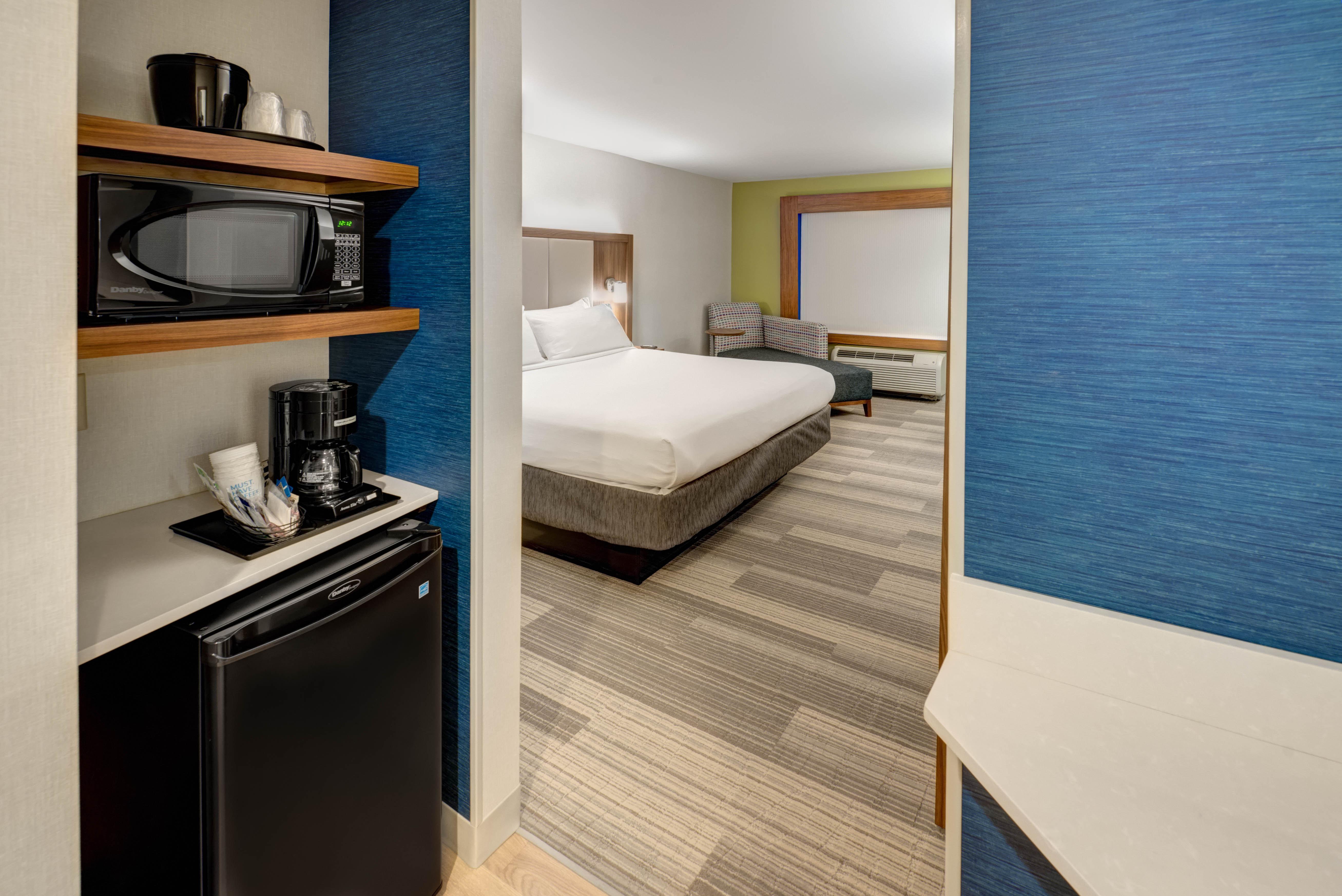 Holiday Inn Express Woodbridge By Ihg Avenel Exterior foto