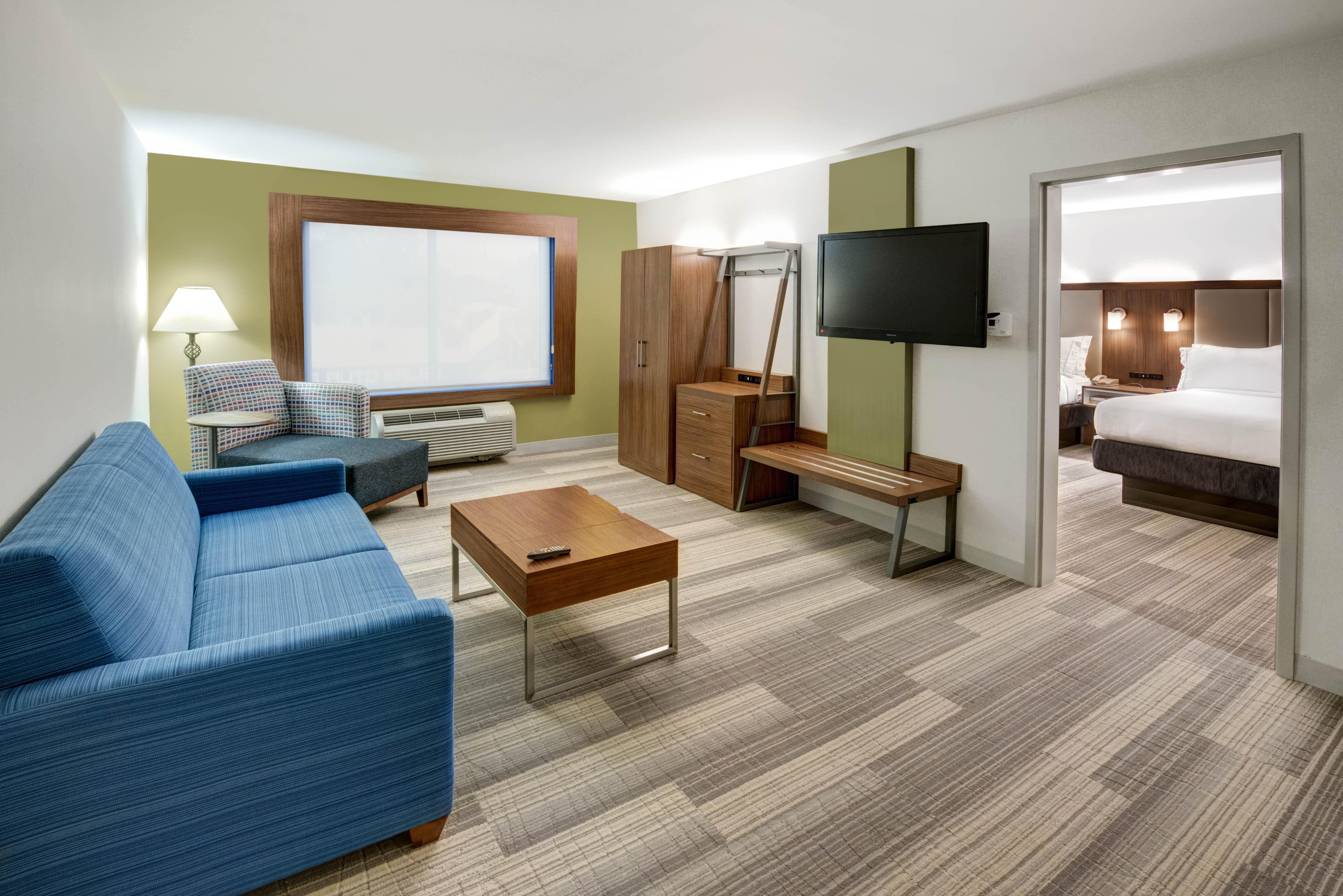 Holiday Inn Express Woodbridge By Ihg Avenel Exterior foto
