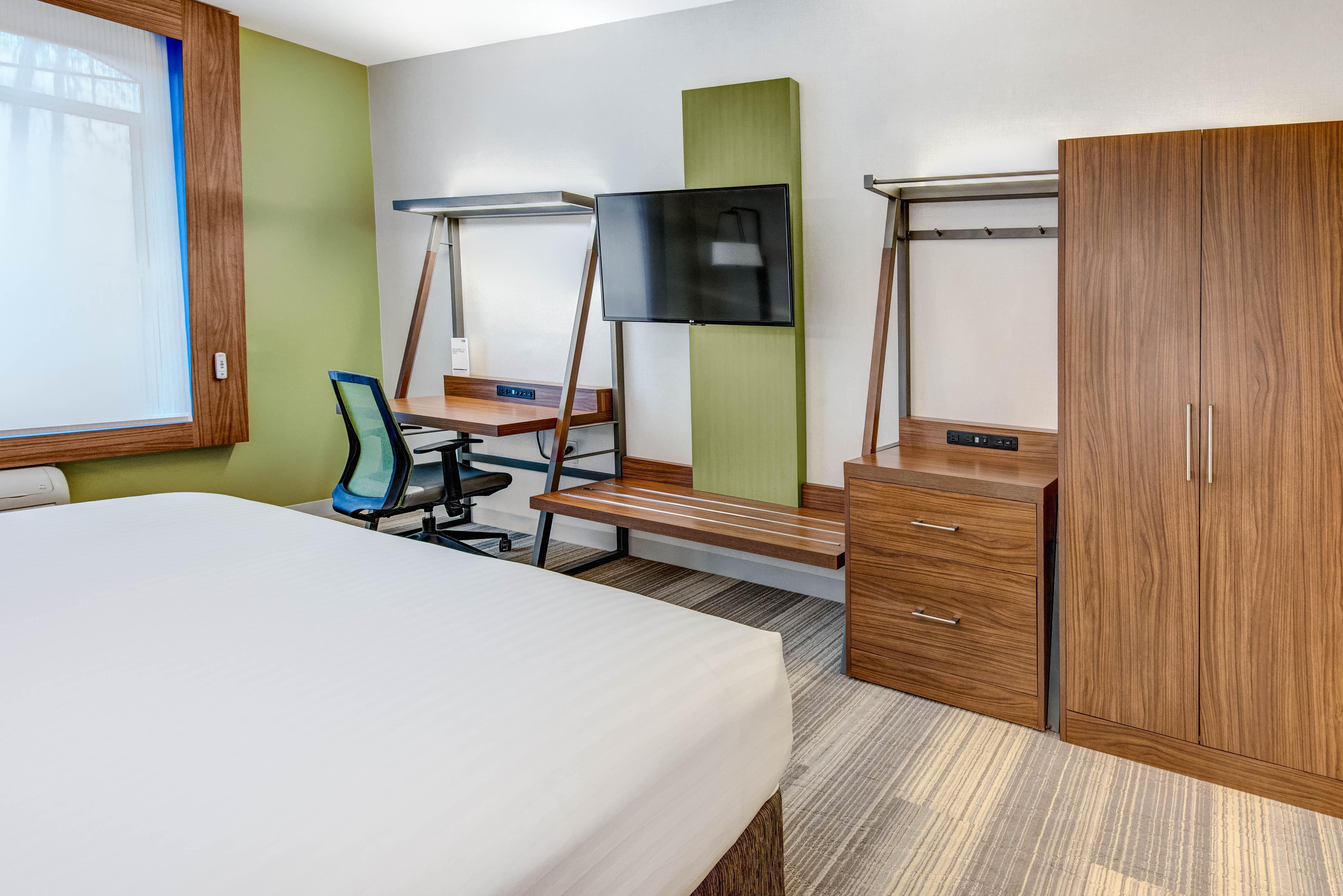 Holiday Inn Express Woodbridge By Ihg Avenel Exterior foto
