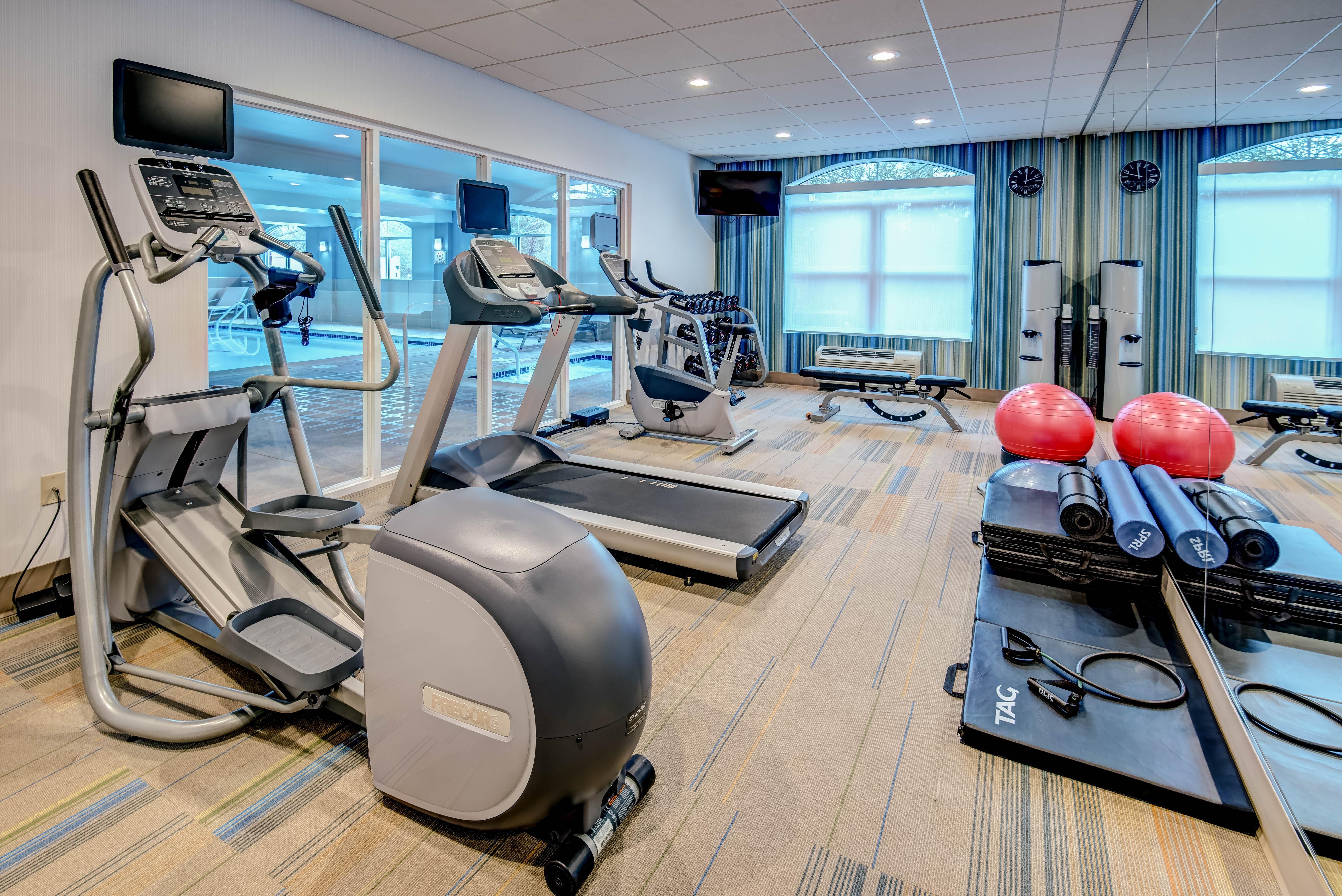 Holiday Inn Express Woodbridge By Ihg Avenel Exterior foto