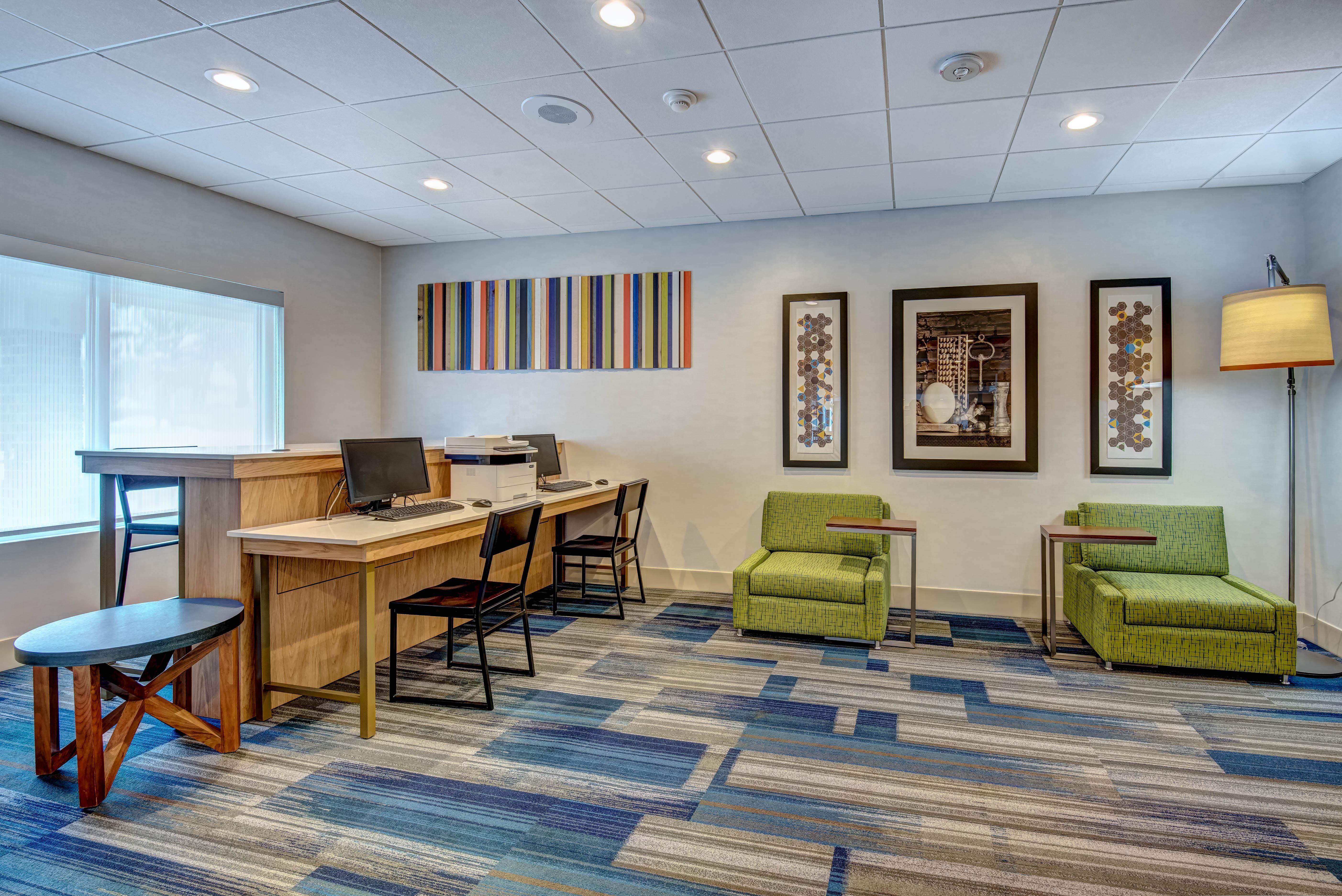 Holiday Inn Express Woodbridge By Ihg Avenel Exterior foto