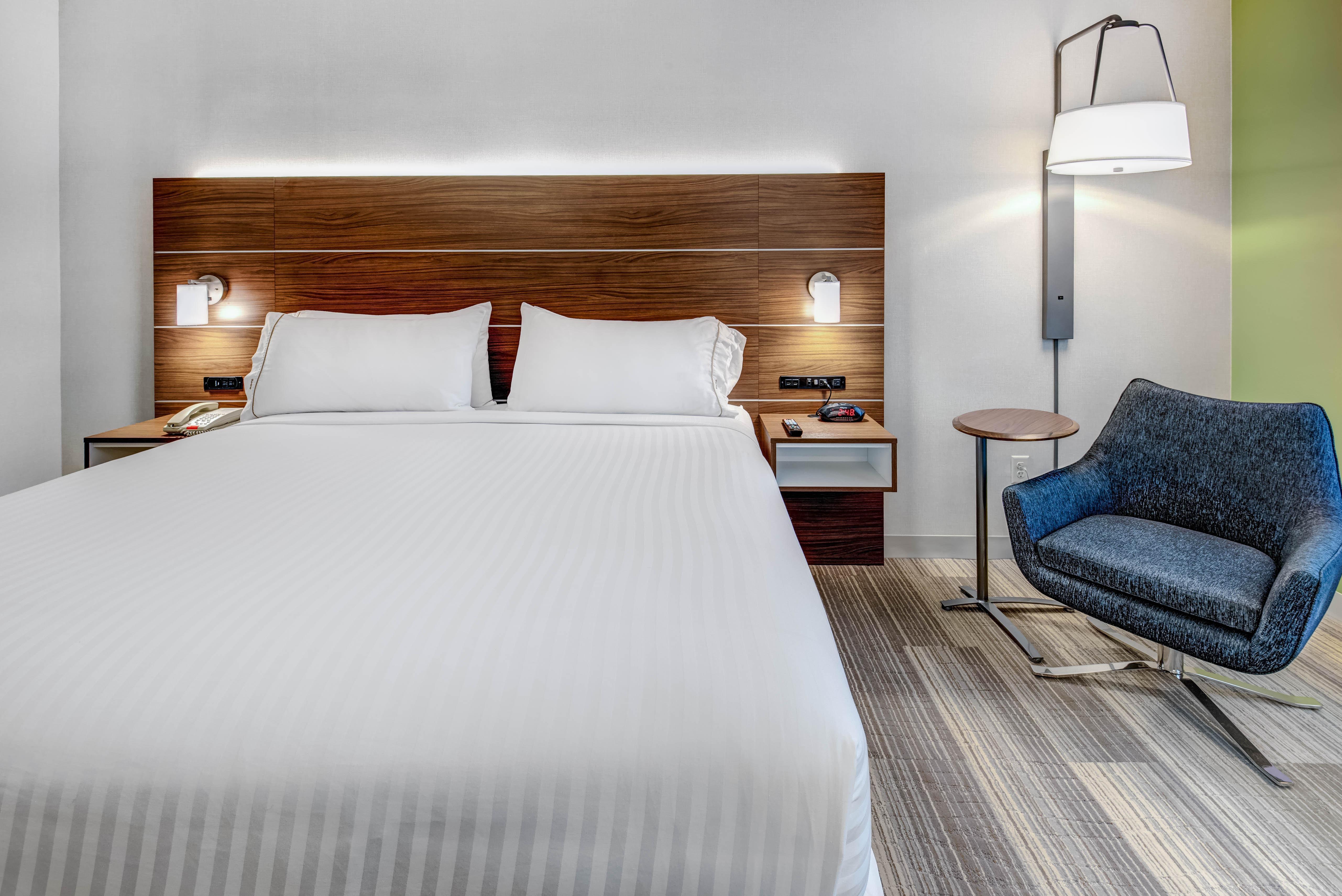 Holiday Inn Express Woodbridge By Ihg Avenel Exterior foto