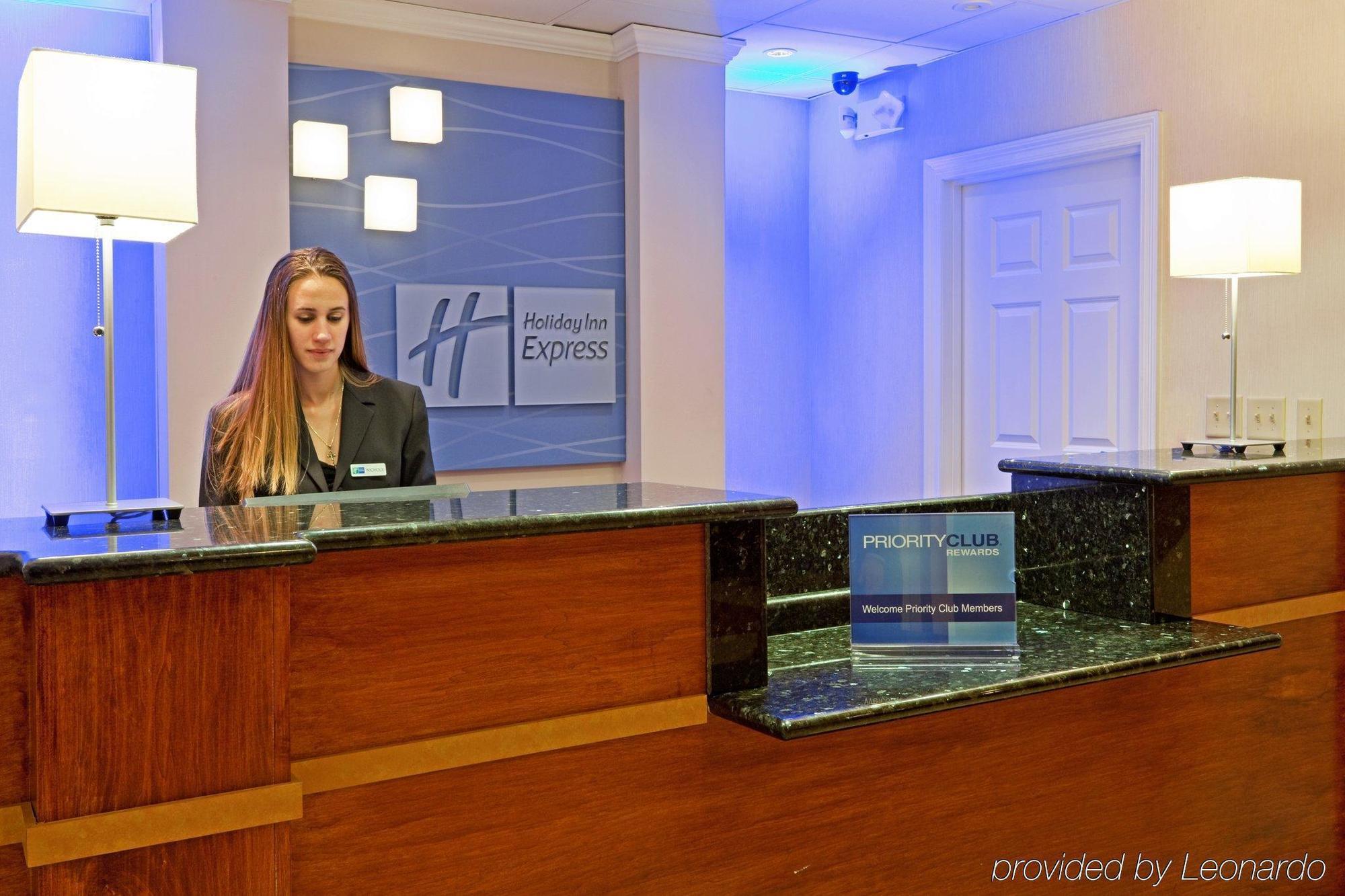 Holiday Inn Express Woodbridge By Ihg Avenel Interior foto